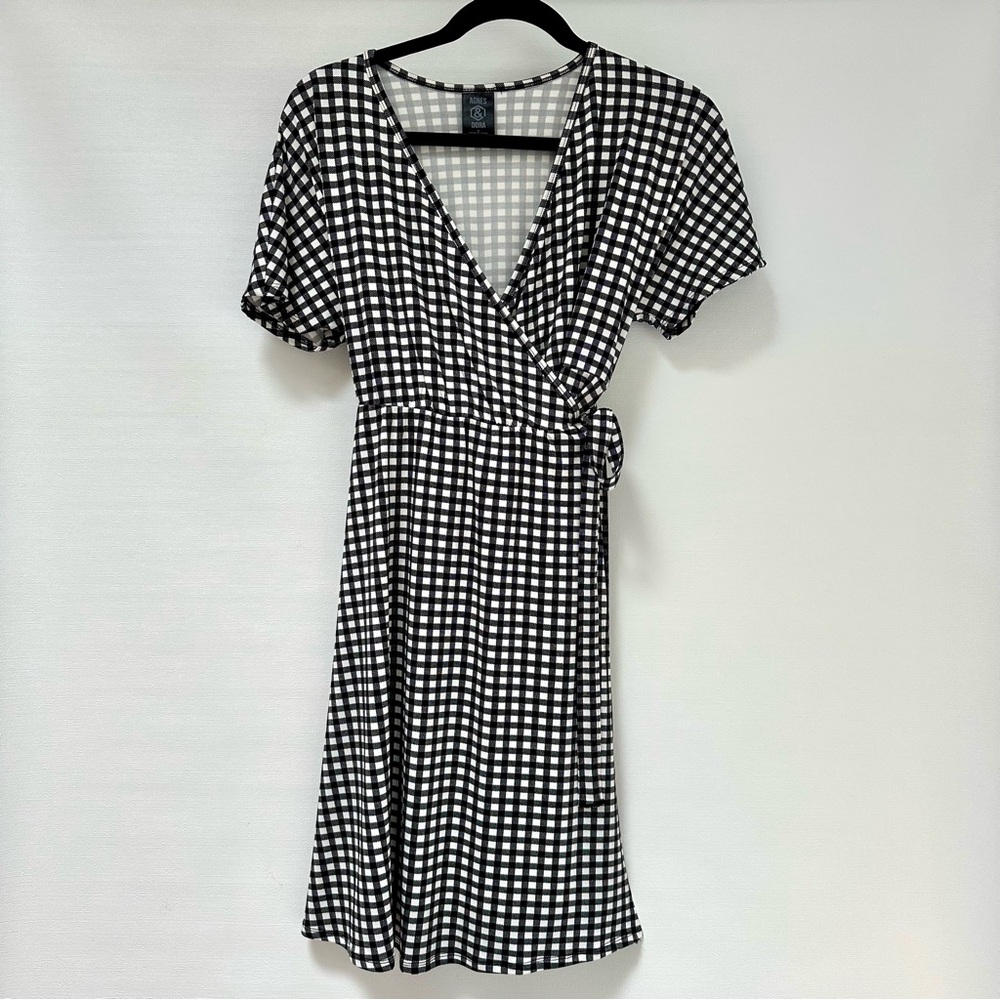 Agnes & Dora Nightingale Wrap Dress - Small